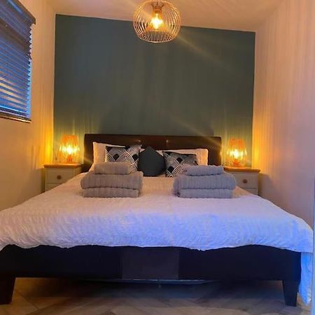 Cozy Cabin With Modern Comforts Wootton  Bagian luar foto